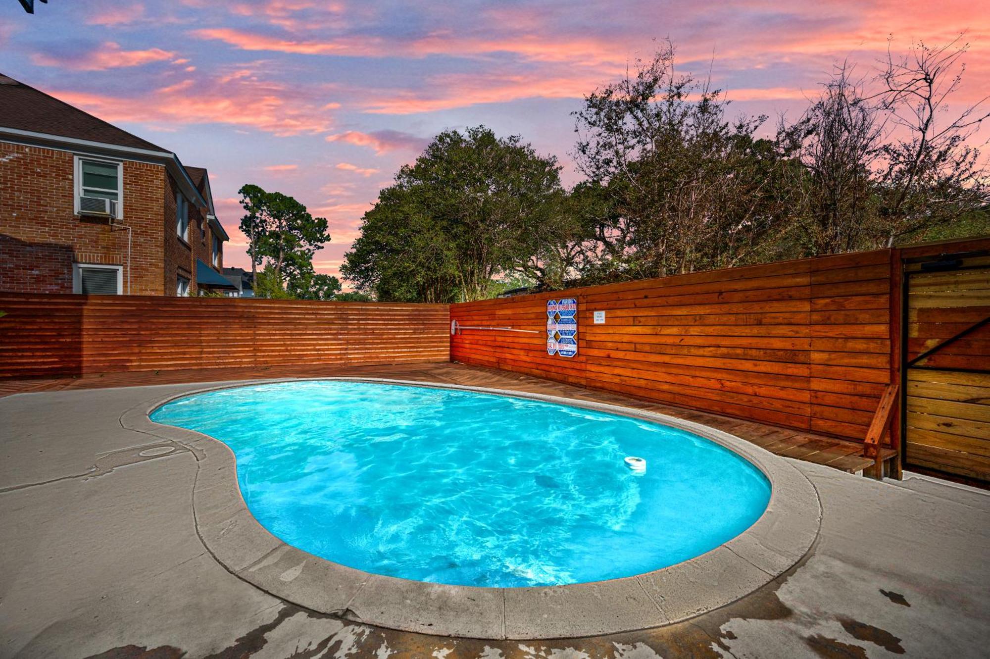 Chic Studio Apt In Central Houston With Free Park Apartman Kültér fotó